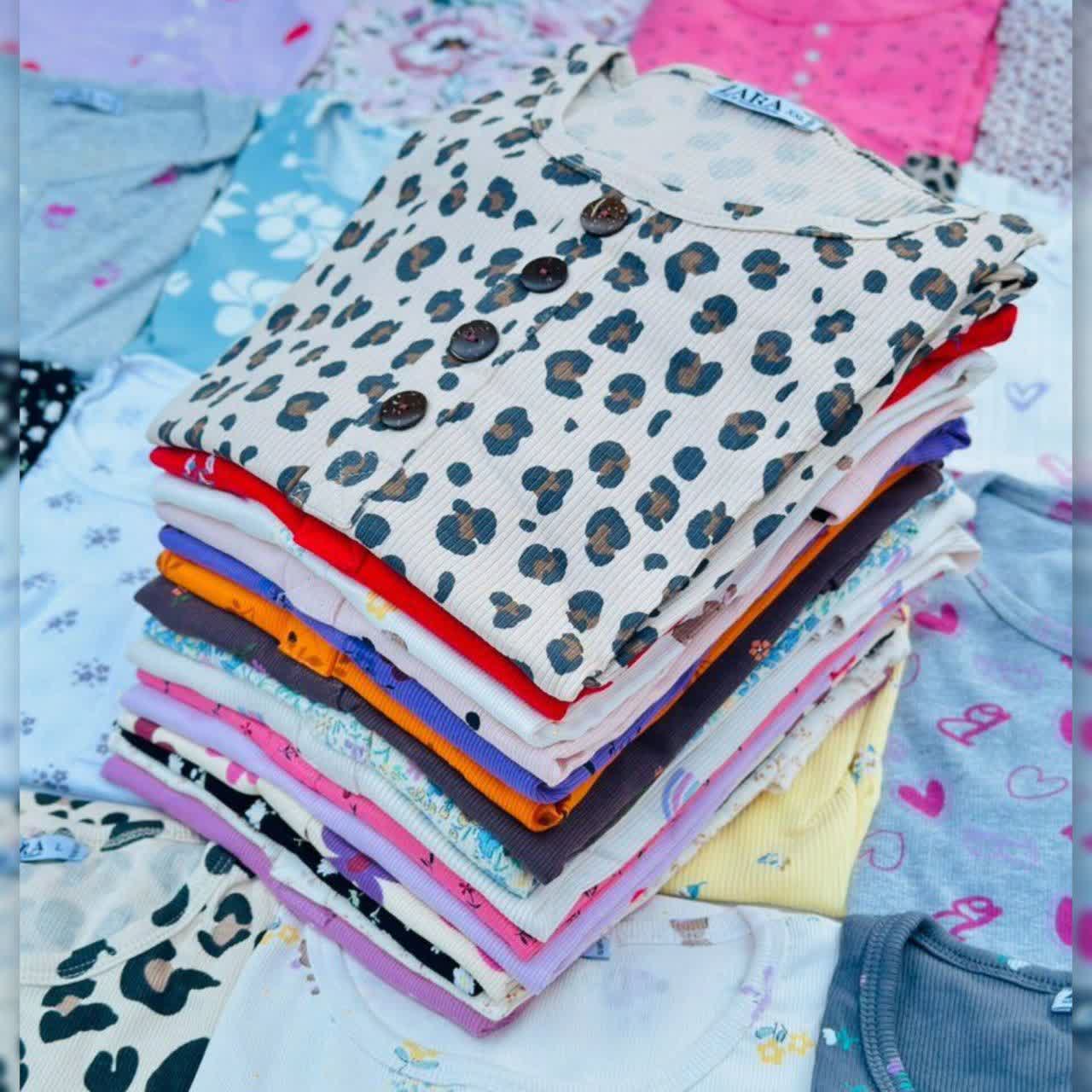 تیشرت یقه گرد ZARA دکمه چوبی (پک 6 عددی)